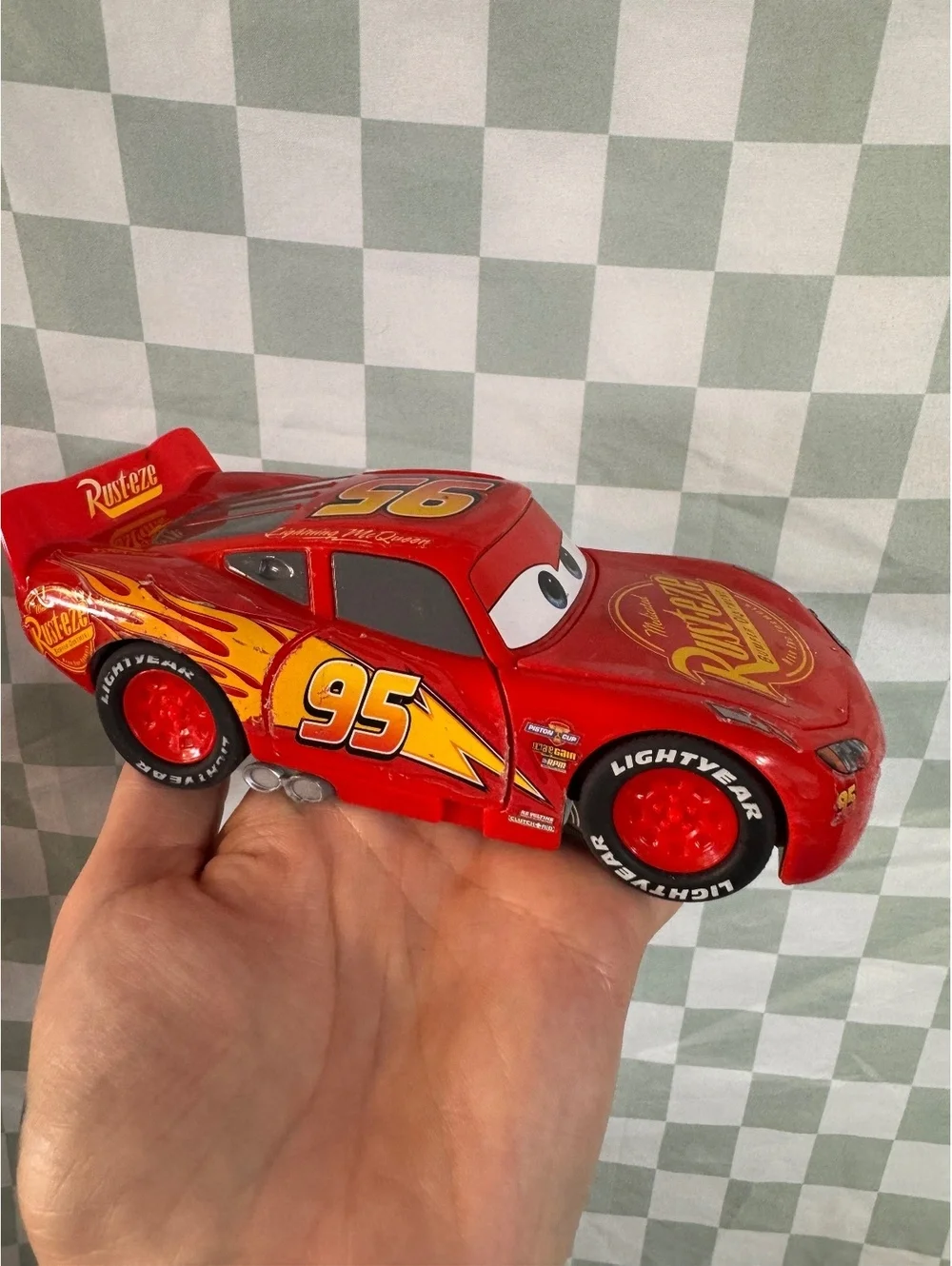 Disney Pixar Cars Lightning McQueen Toy Car